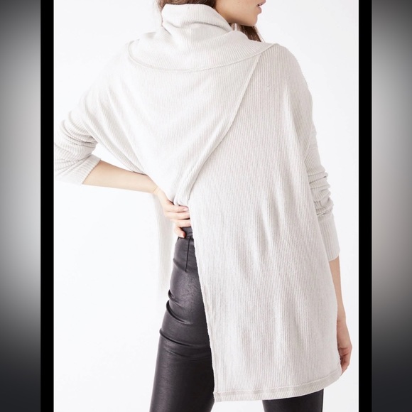 11. $89 NWT Free People long sleeve sweater🌙 - Picture 4 of 9